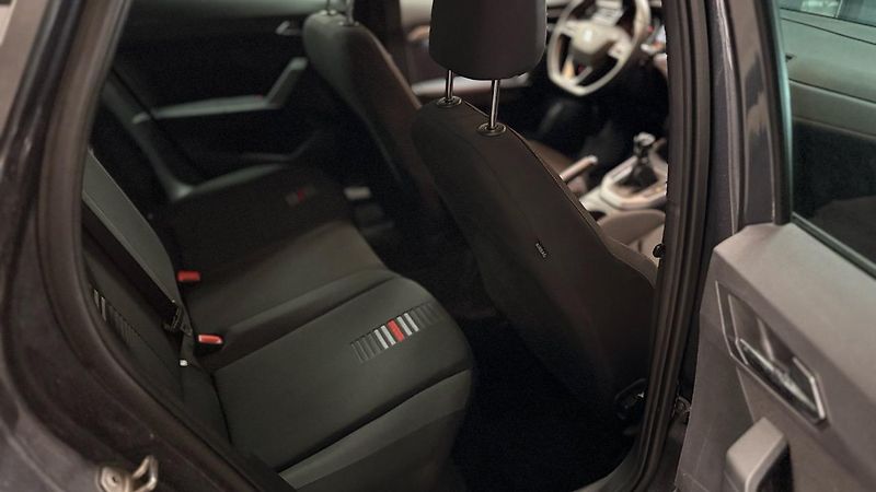 Seat Arona (2019) 1.0TGI- FR,LED,ZÁRUKA  - fotka 17 z 35