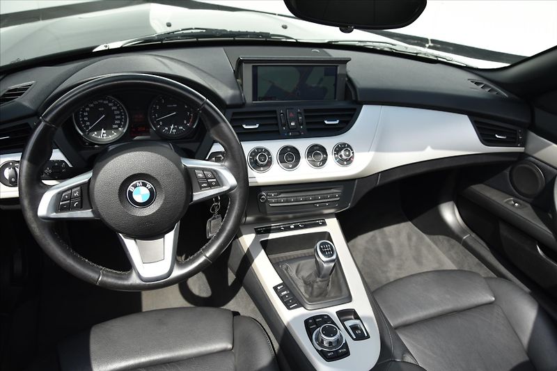 BMW Z4 23i 150kW SERVISNÍ KNIHA ČR - fotka 14 z 26