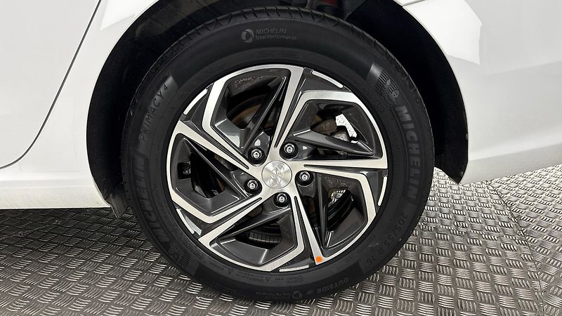 Hyundai i30 1.5 T-GDI Smart Kombi - fotka 19 z 23