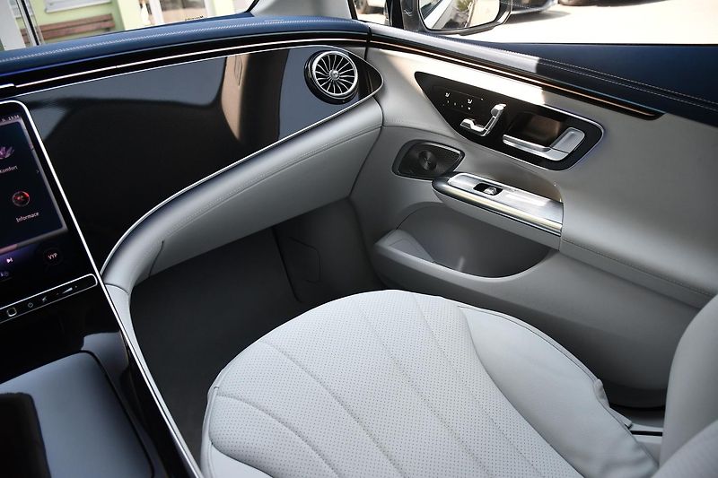 Mercedes-Benz EQE 350 4MATIC 4L-ZÁRUKA  - fotka 24 z 58
