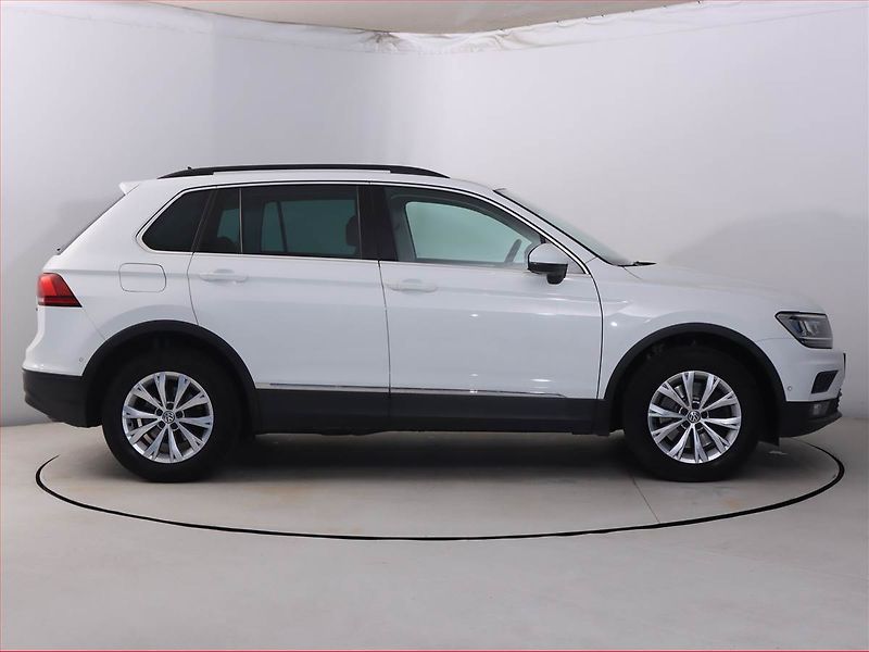 Volkswagen Tiguan (2019) Comfortline 2.0 TSI - fotka 6 z 22