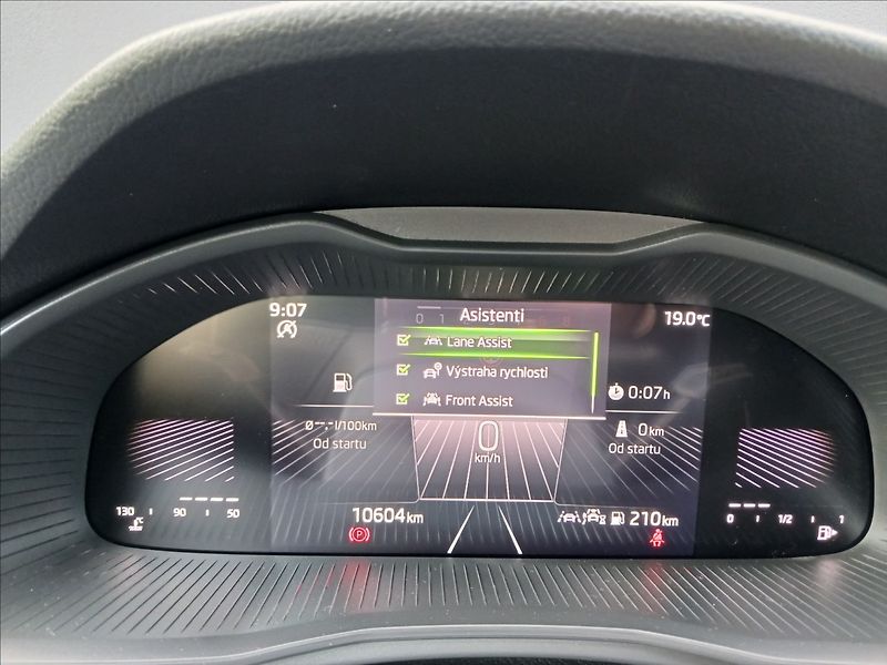 Škoda Scala 1,0 TSI 85Kw TOP SELECTION - fotka 22 z 29