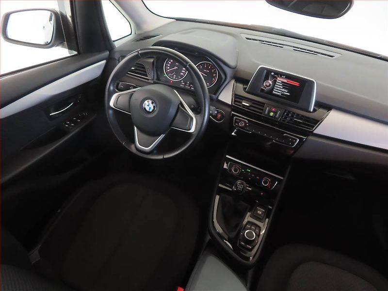 BMW Řada 2 (2015) 218i Active Tourer, Serv.kniha - fotka 7 z 14