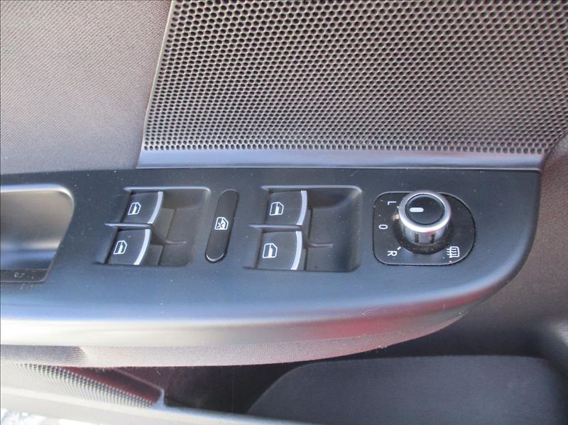 Volkswagen Golf 1,4 TSI,digiklima,servis,tažné - fotka 23 z 36
