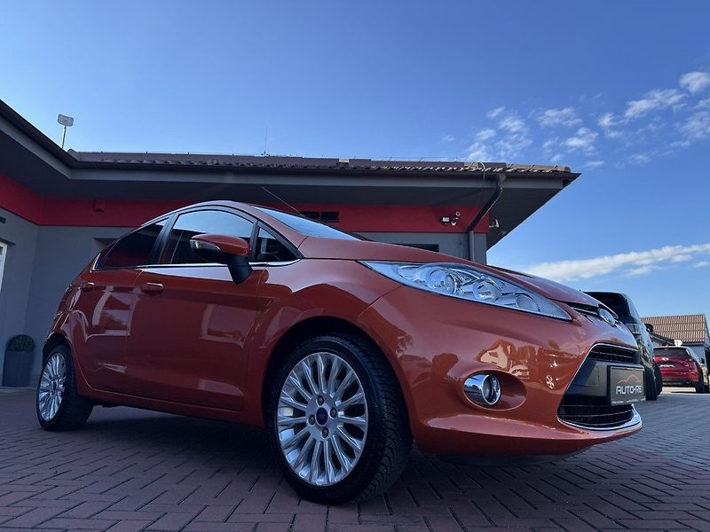 Ford Fiesta (2011) 1.6i Titanium Digi Klima WP - fotka 50 z 50