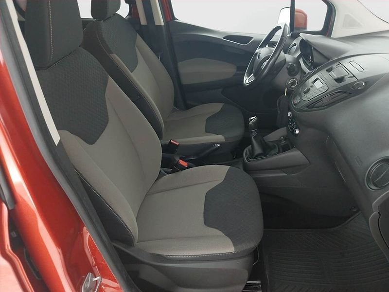 Ford Tourneo Courier (2017) Titanium 1.0 EcoBoost, 5Míst - fotka 9 z 17