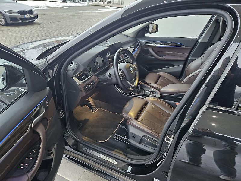 BMW X1 (2021) sDrive18i - fotka 9 z 12