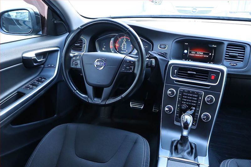 Volvo V60 (2015) D4 2.0, Automat, Serv.kniha - fotka 7 z 23