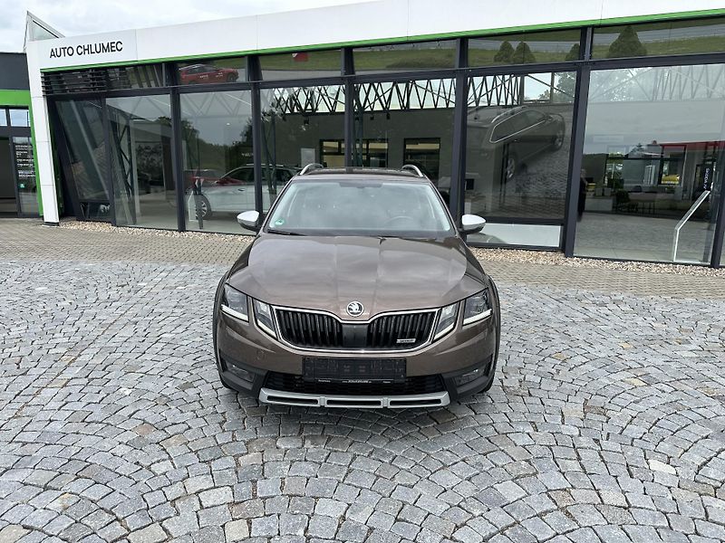 Škoda Octavia Combi 2.0 TDI DSG 4X4 Scout - fotka 2 z 29