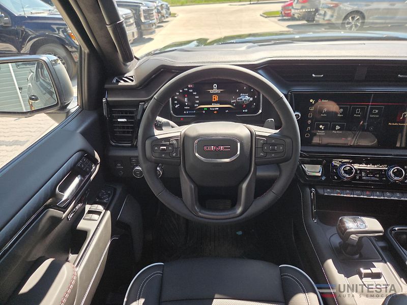 GMC Sierra (2026) GMC AT4-X AEV  6,2L V8 - fotka 11 z 13