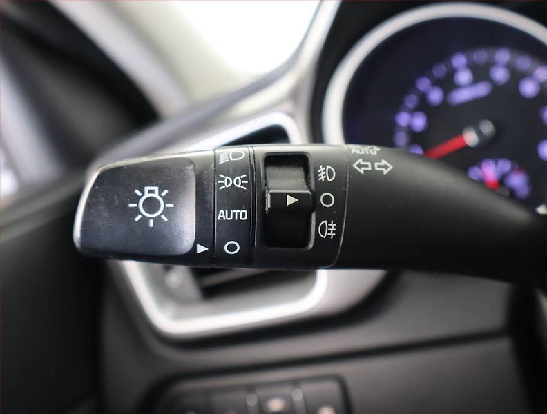 Kia Ceed (2019) 1.4 T-GDI, Serv.kniha, Xenony - fotka 16 z 22