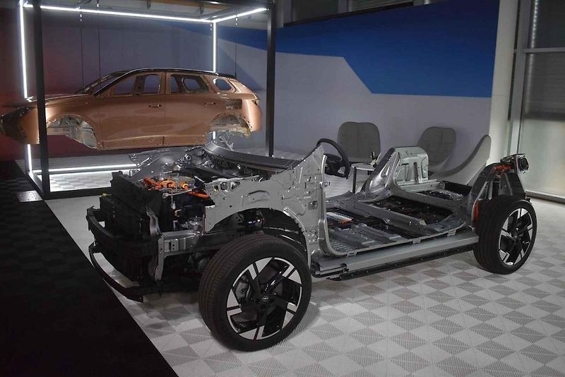 Nový Opel Grandland při první tuzemské testovací jízdě