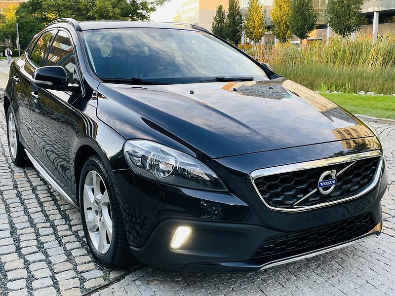 Volvo V40 2.0D3 MANUÁL CROSS SERVISKA  - fotka 9 z 43
