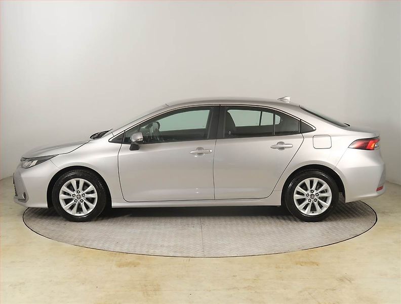 Toyota Corolla (2023) Comfort 1.5 VVT-i, ČR,1.maj - fotka 3 z 18