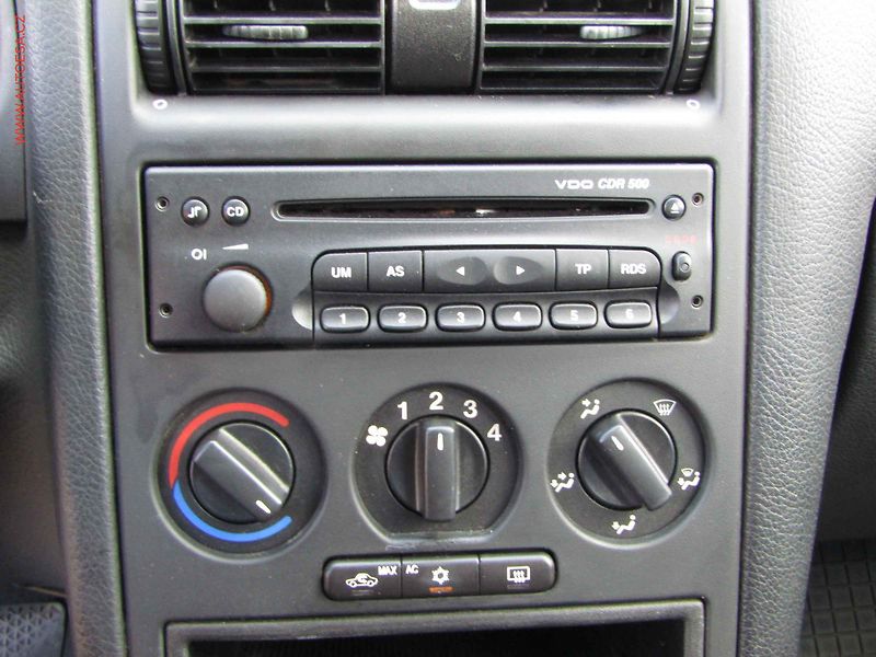 Opel Astra (2002) 1.6i, AC - fotka 14 z 14