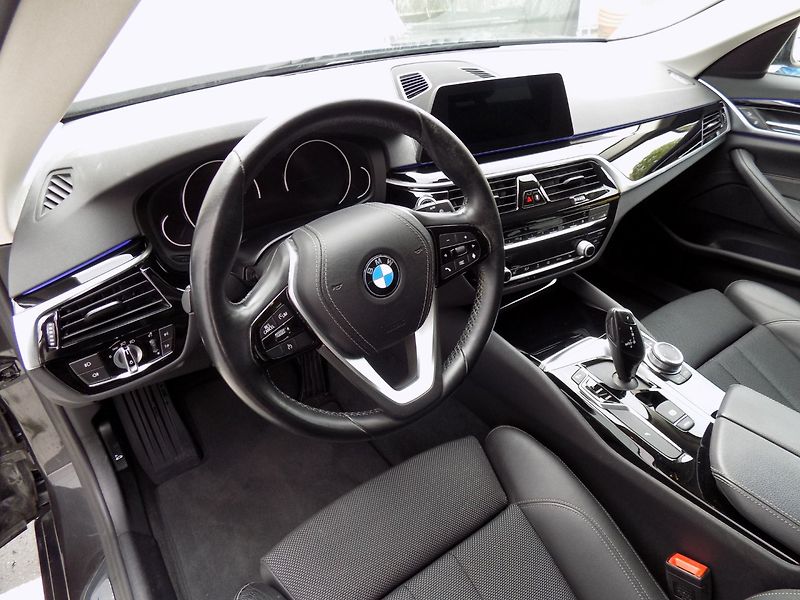 BMW Řada 5 (2019) 530d/Sport-Line/Full-Led/ - fotka 14 z 35