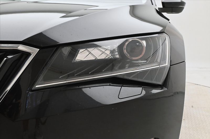 Škoda Superb 2,0 TDI 110 kW DSG Ambition Zá - fotka 27 z 29