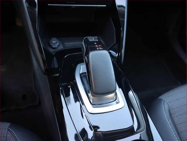 Peugeot 2008 (2021) Allure 50 kWh, SoH 91% - fotka 16 z 25