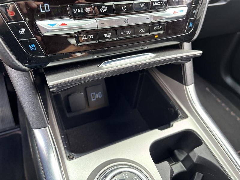 Ford Explorer 3,0 V6 PHEV Platinum AWD 7Míst - fotka 51 z 65