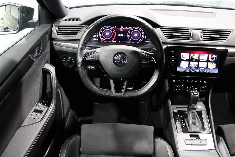 Škoda Superb 2,0 TSI 200 KW Sportline 4x4 D - fotka 33 z 35