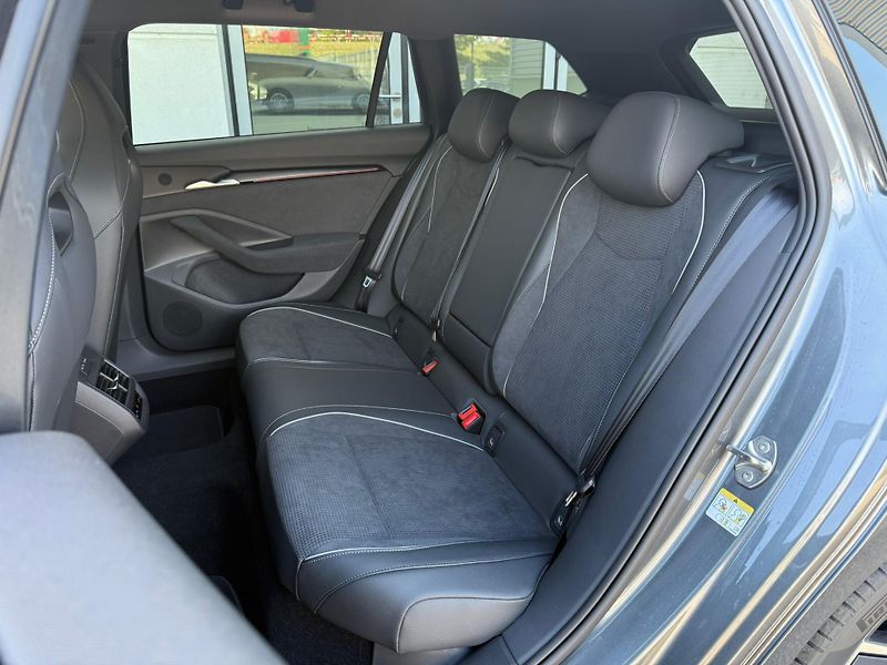 Škoda Superb Sportline 2,0 TDI 142 kW DSG 4 - fotka 24 z 30