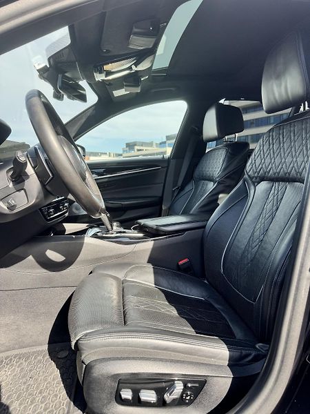 BMW Řada 5 M550i xDrive nez.topení  - fotka 13 z 34