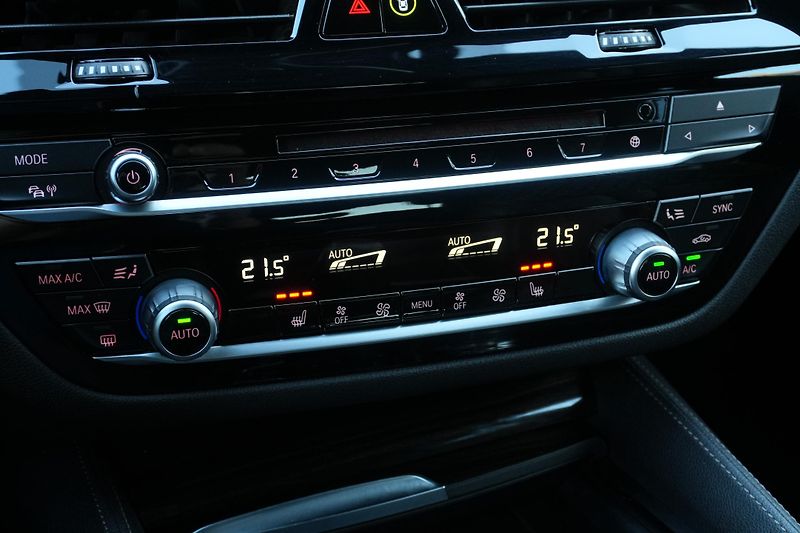BMW Řada 6 640i xDrive, ČR,Webasto,Vzduch - fotka 23 z 42