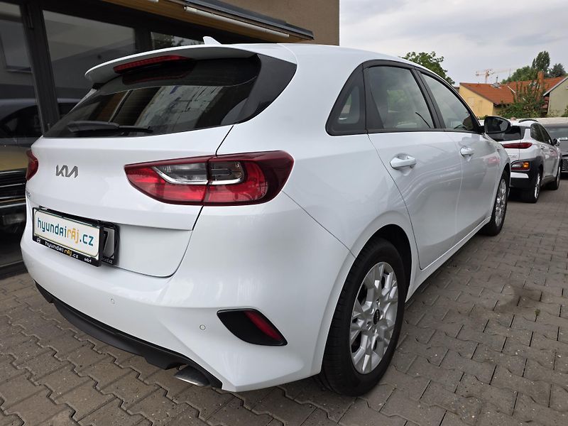 Kia Ceed 1.5-1. MAJ.-V ZÁRUCE-TOP STAV - fotka 9 z 12