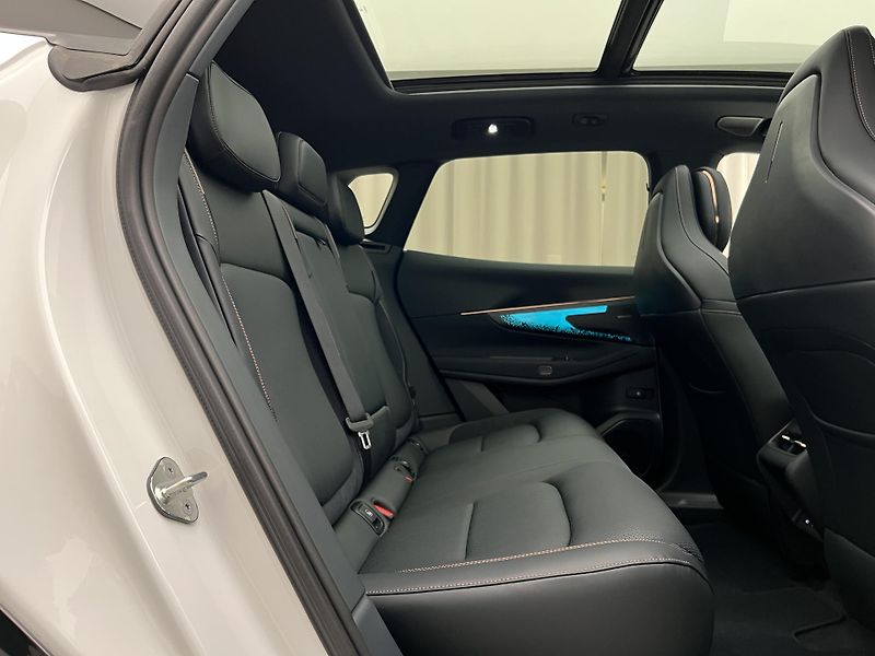Lynk & Co 08 (2026) MORE PHEV - fotka 27 z 57