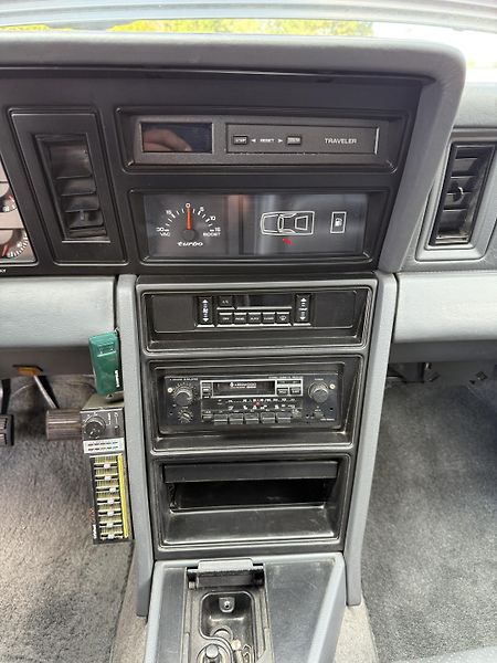 Chrysler Le Baron Cabrio (1990) 2.2 Turbo GTC - fotka 13 z 20