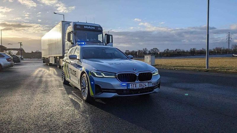 Předjíždějící kamiony na D1.