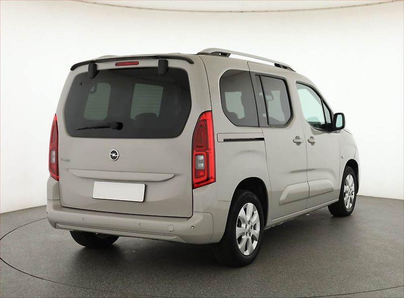 Opel Combo (2020) Enjoy 1.2 Turbo, 5Míst, ČR - fotka 5 z 18