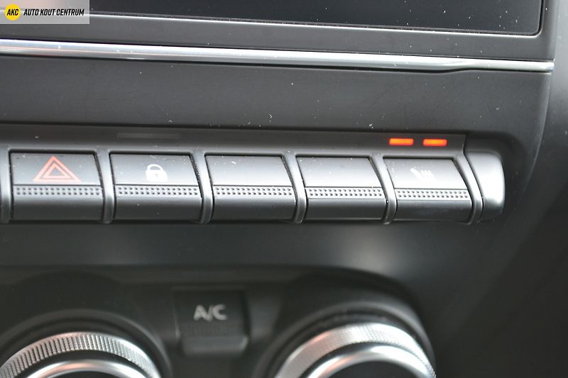 Renault Captur Intens E-TECH HYBRID 145 - fotka 26 z 45