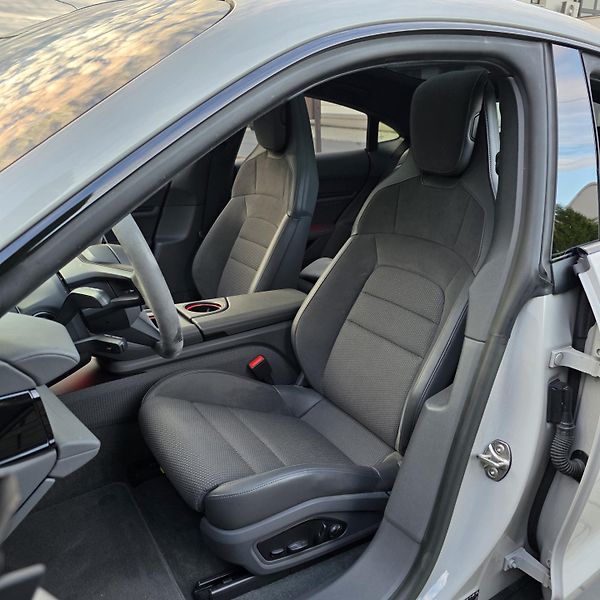 Porsche Taycan (2022) - fotka 11 z 26