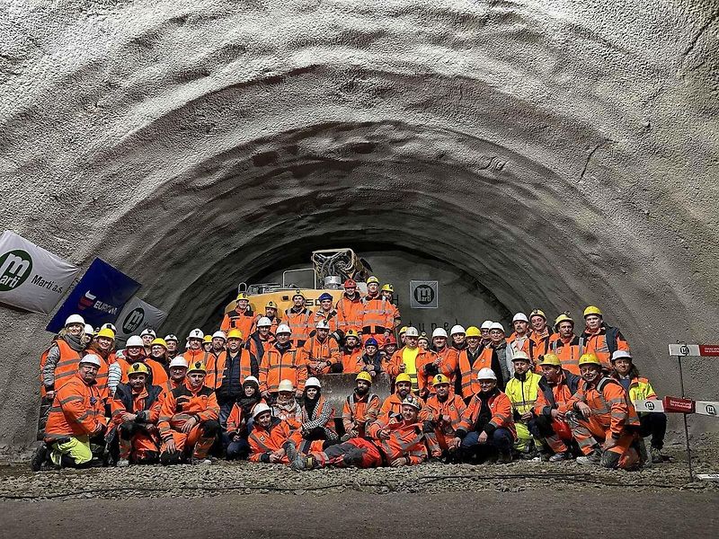 Proražení tunelu Homole na D35.