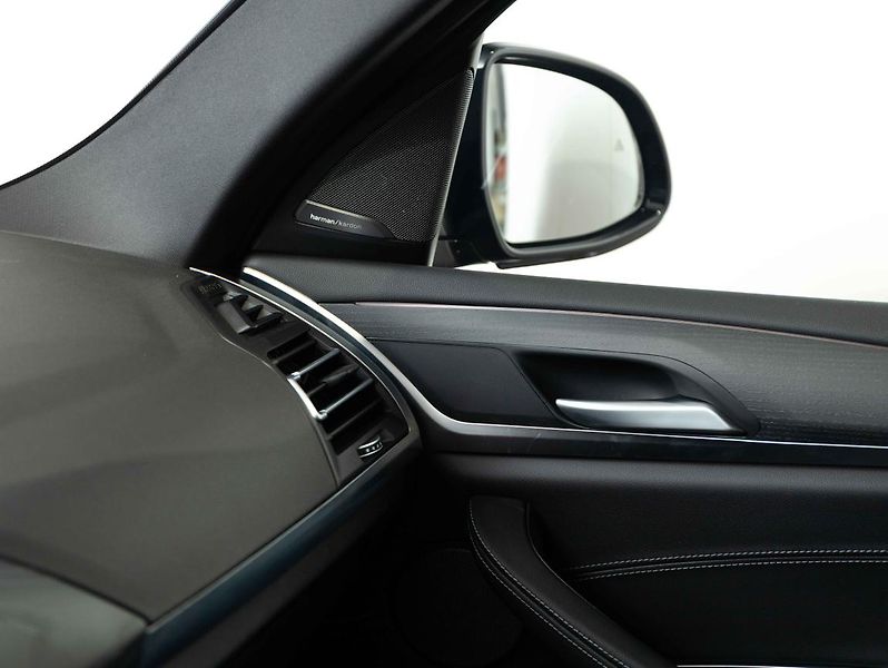BMW X3 xDrive30d - fotka 16 z 22