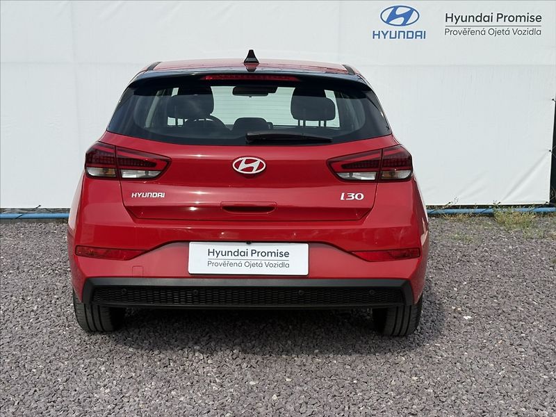 Hyundai i30 1,5 CVVT 71kW Comfort - fotka 23 z 24