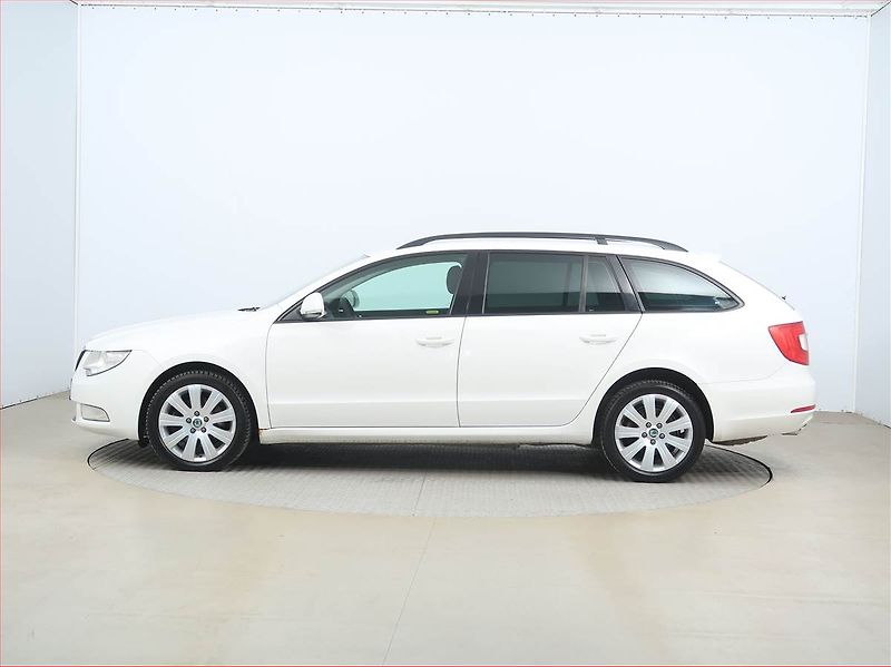 Škoda Superb (2011) 2.0 TDI - fotka 3 z 14