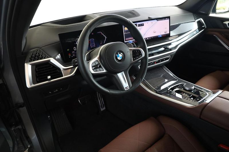 BMW X5 xDrive30d - fotka 2 z 33