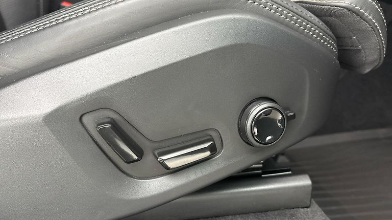 Volvo XC90 2.0 B5 AUT AWD Inscription - fotka 23 z 33