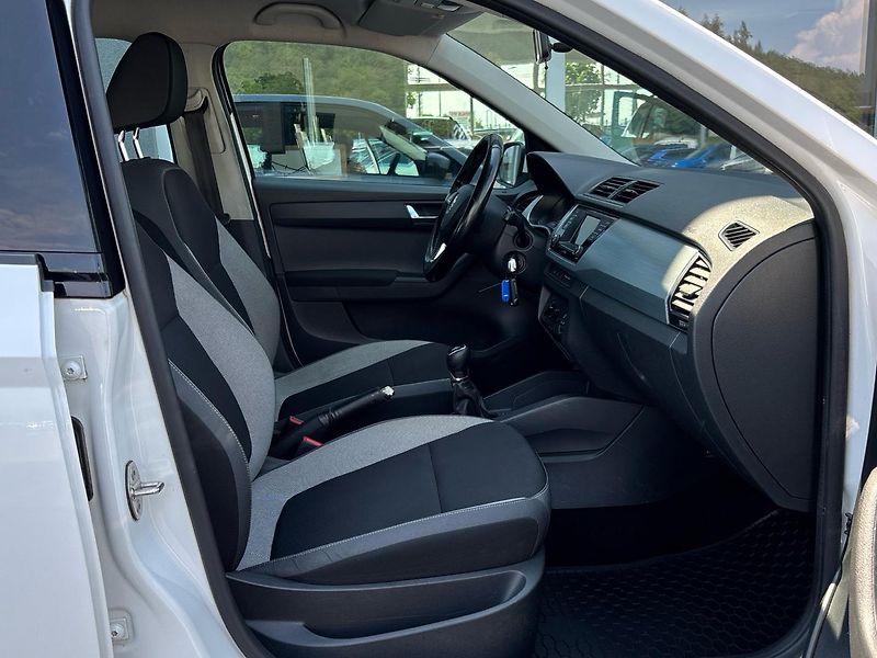 Škoda Fabia Ambition - fotka 9 z 21