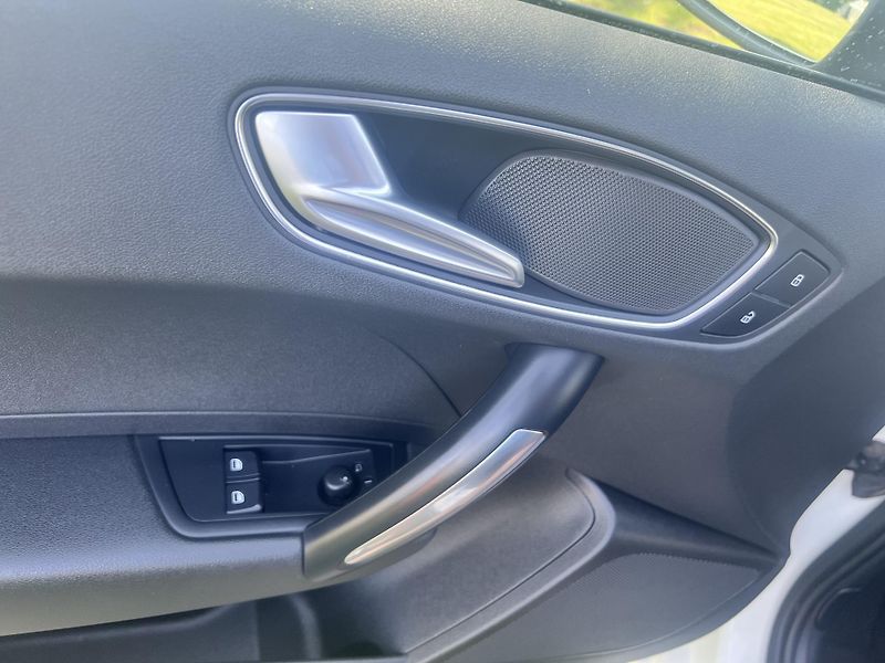 Audi A1 1.2TFSI 63KW,KůŽE,NAVI,2xALU - fotka 29 z 40