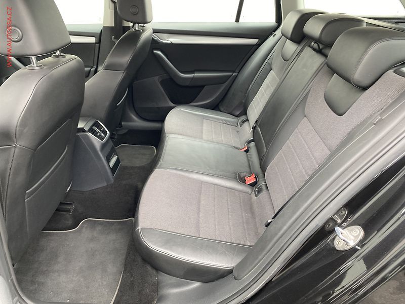 Škoda Octavia (2013) 1.6 TDi, Elegance, xenon - fotka 10 z 17