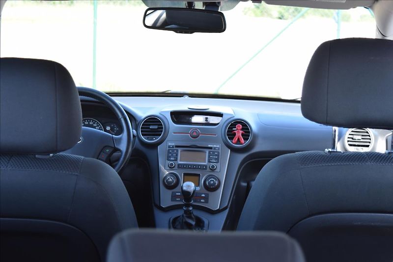 Kia Carens 1,6 CRDI 85KW NÍZKÉ KM VÝHŘEV - fotka 27 z 51