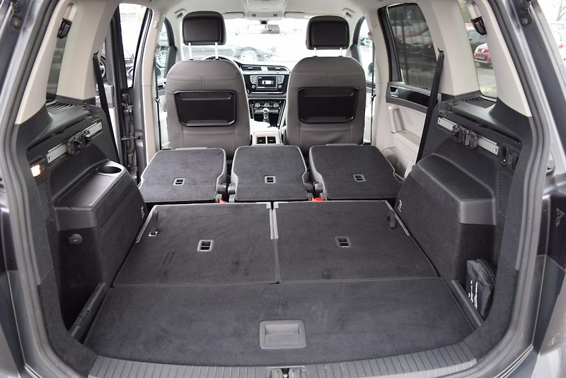 Volkswagen Touran (2017) 1.4TSI 110kw HIGHLINE 7M TAŽNÉ - fotka 12 z 50