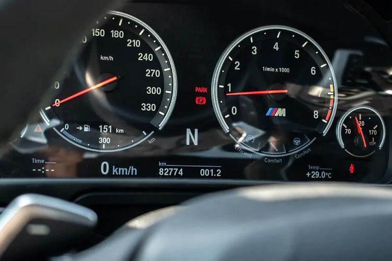 BMW M5 (2012) M5 4.4 V8 Twin-Turbo - fotka 8 z 14