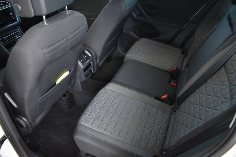 Volkswagen Tiguan (2024) 1.5TSI 110kW DSG, CZ, 1 Majite - fotka 15 z 23