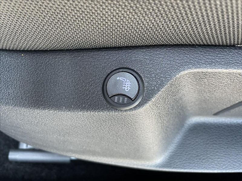 Volkswagen Golf 1,2 TSI 77KW DSG,ČR.1.MAJ. - fotka 15 z 33