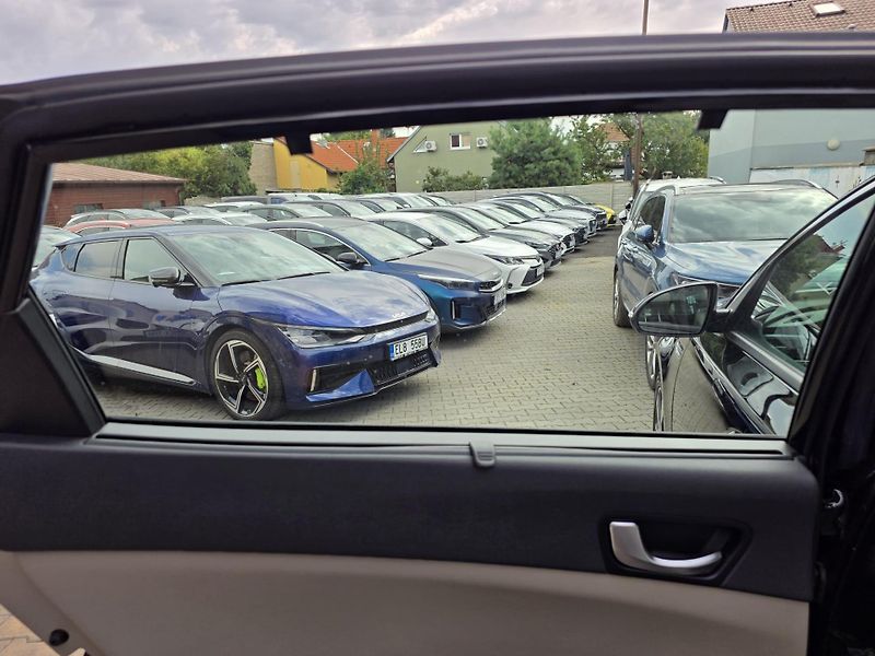 Kia Optima 1.7-PREMIUM-PANORAMA-AUTOMAT - fotka 22 z 27