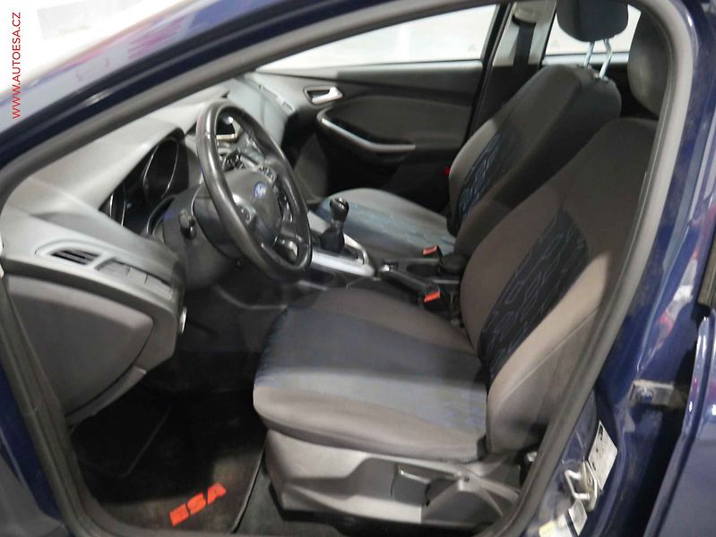 Ford Focus (2012) 1.6 i, ČR, AC, zmk.řazení - fotka 9 z 16